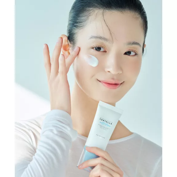 Skin1004 Hyalu-Cica Water-Fit Fényvédő Szérum 100ml (SPF50+ PA++++ )