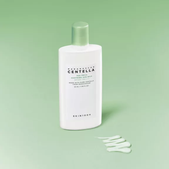 Skin1004 Tea-Trica Soothing Fényvédő Tej 50ml (SPF50+ PA++++ ) Skin1004 Tea-Trica Soothing Fényvédő Tej 50ml (SPF50+ PA++++ )